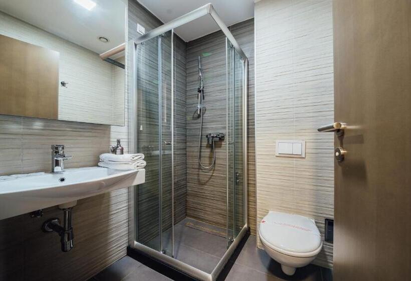 سوییت لوکس, Walter