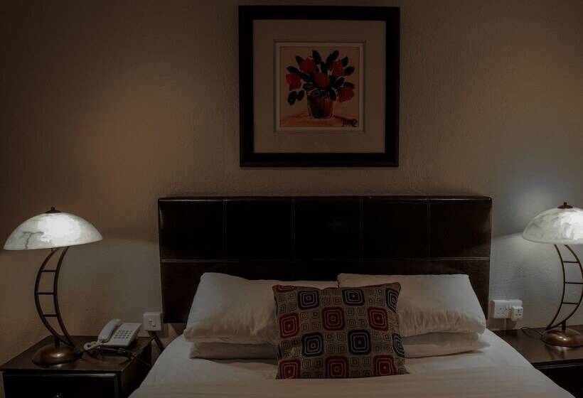 اتاق لوکس سه تخته, Zawadi House Lodge