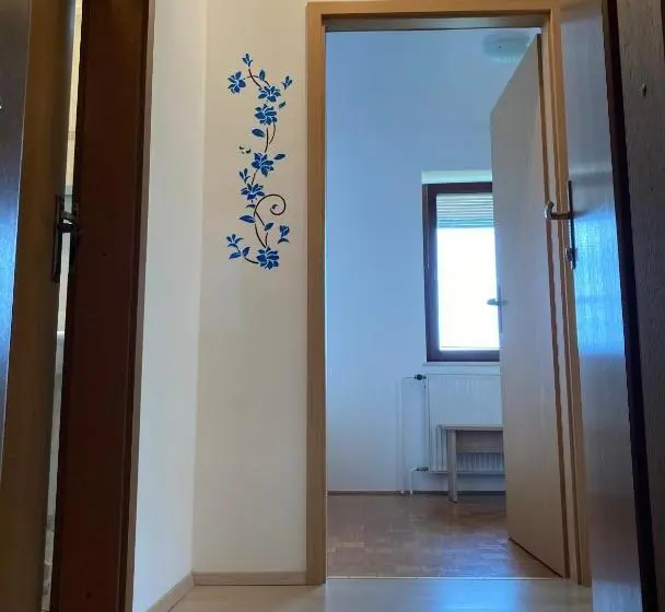 آپارتمان 1 خوابه, Apartment Vrtacnik