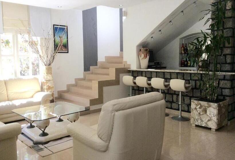 اتاق لوکس, Villa Perle Noire