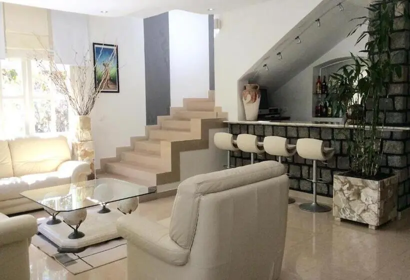 اتاق لوکس, Villa Perle Noire