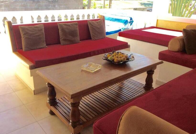اتاق خانوادگی, Villa Perle Noire