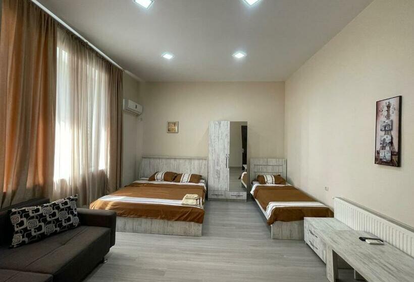 اتاق استاندارد سه نفره, Fazis