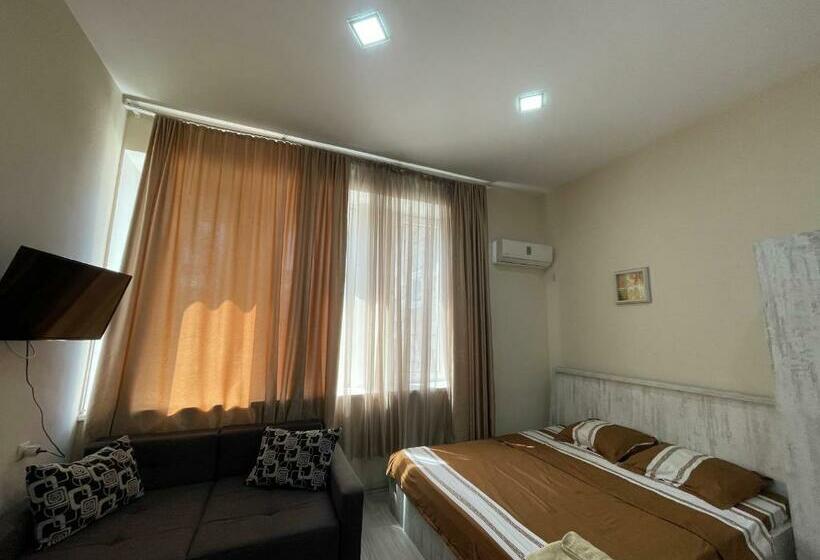 اتاق استاندارد سه نفره, Fazis