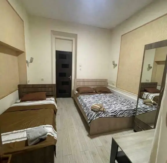 اتاق اکونومی, Fazis