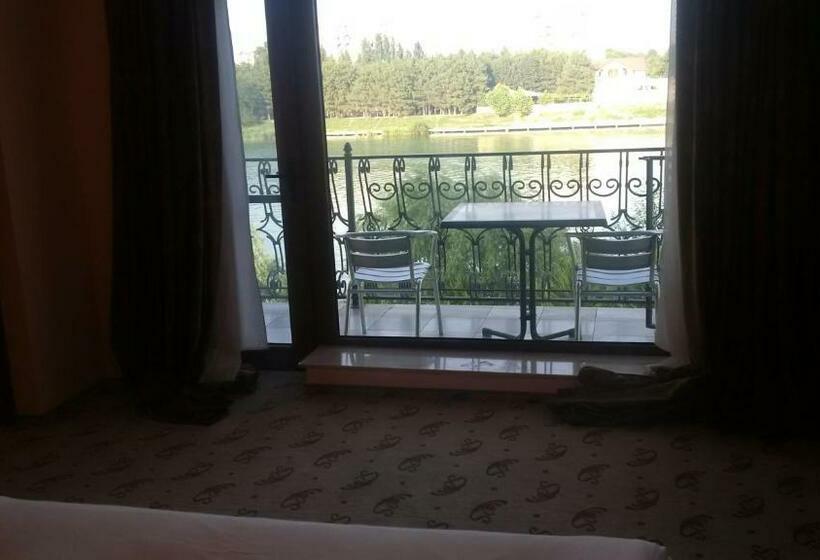 اتاق استاندارد با چشم‌انداز رودخانه, River Side