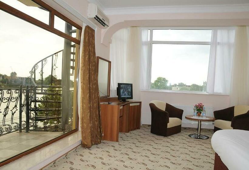 اتاق استاندارد با چشم‌انداز رودخانه, River Side