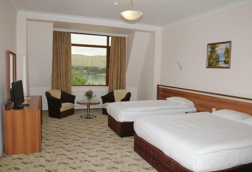 اتاق خانوادگی, River Side