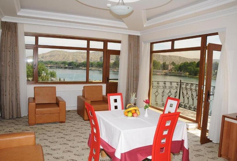 سوییت, River Side