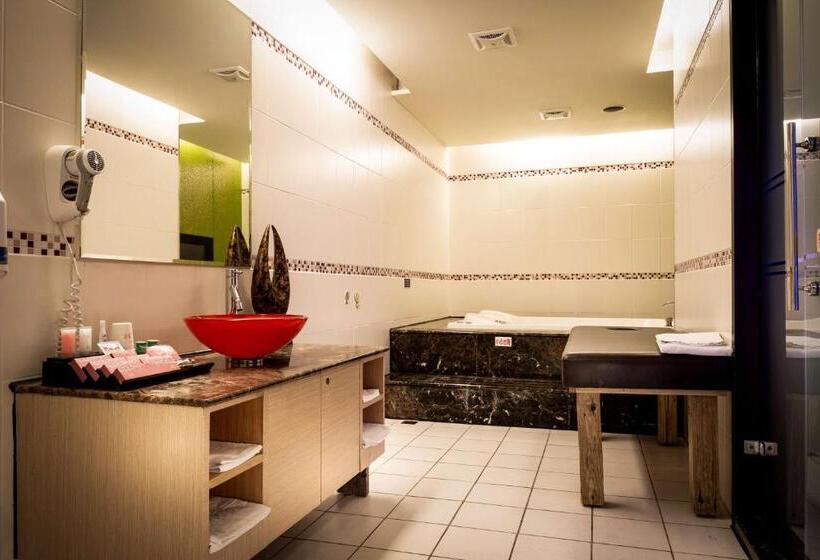 اتاق لوکس, Only Love Motel