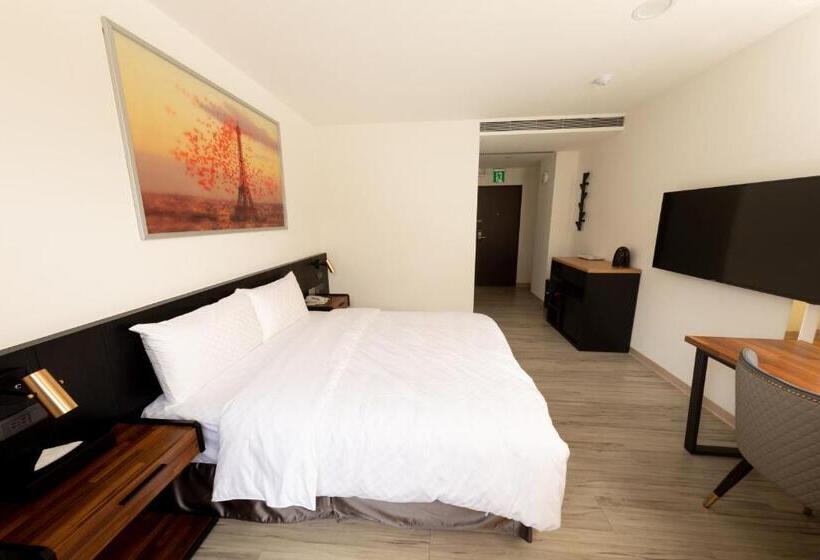 اتاق استاندارد, Only Love Motel