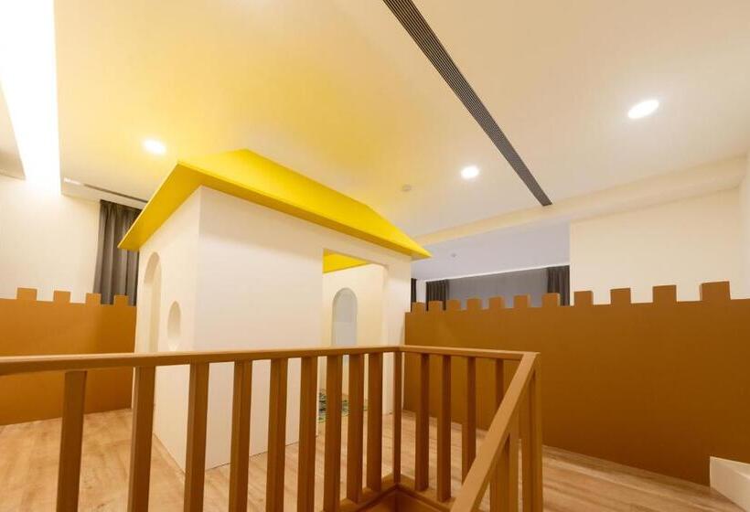 اتاق خانوادگی, Only Love Motel