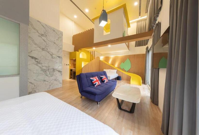 اتاق خانوادگی, Only Love Motel