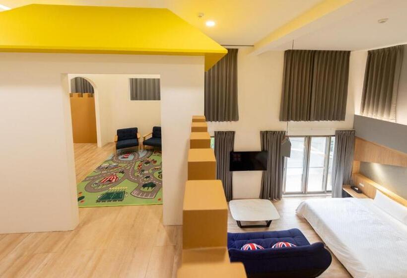 اتاق خانوادگی, Only Love Motel