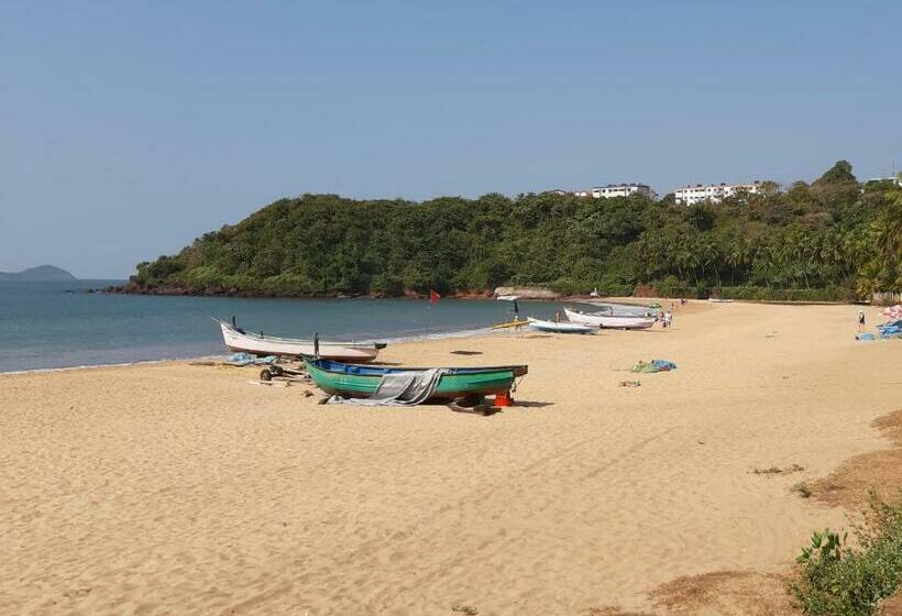 اتاق اکونومی, Noel Guest House