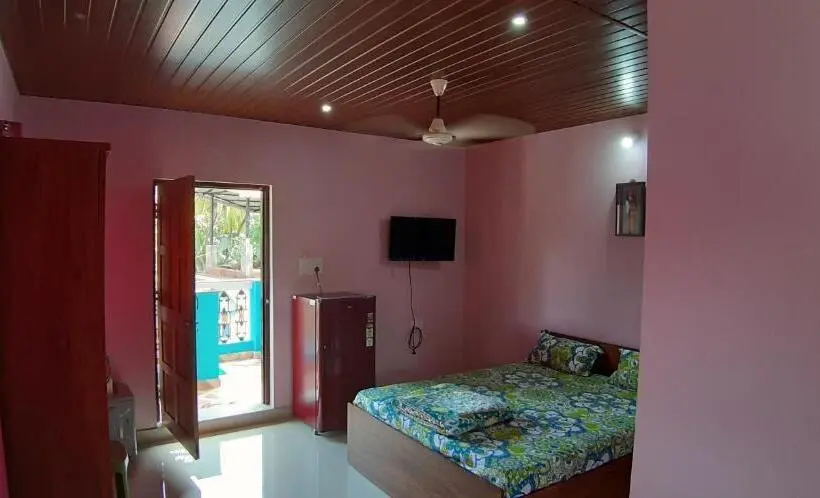 اتاق لوکس با بالکن, Noel Guest House