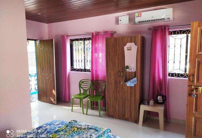 اتاق لوکس با بالکن, Noel Guest House