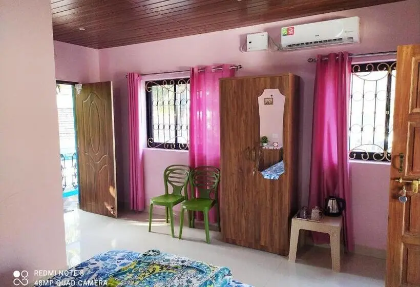 اتاق لوکس با بالکن, Noel Guest House