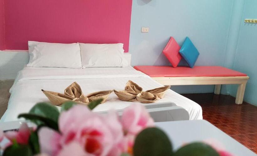 اتاق استاندارد, Phuttharaksa Resort