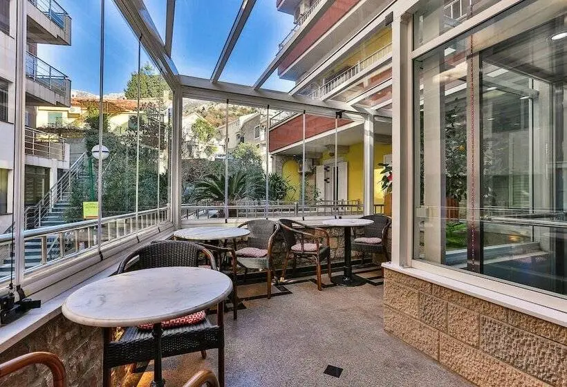 اتاق اکونومی, Apartmani Luka   Vila Brzulovic