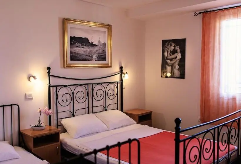 استودیوی استاندارد, Apartmani Luka   Vila Brzulovic