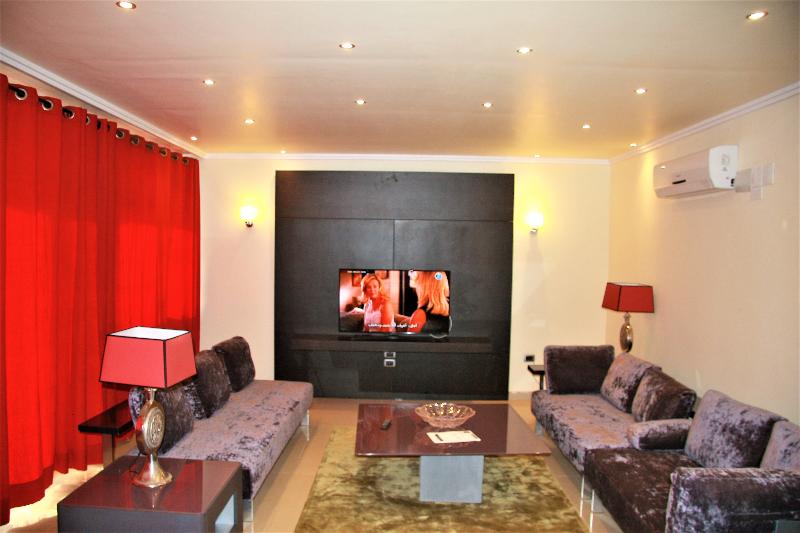 جناح إدارى, The Country Lodge