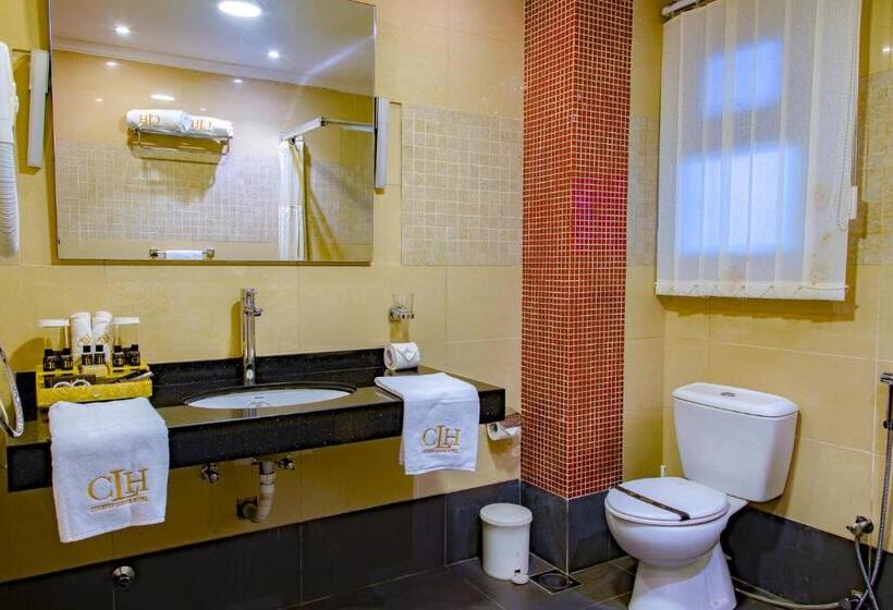 جناح جونيور, The Country Lodge