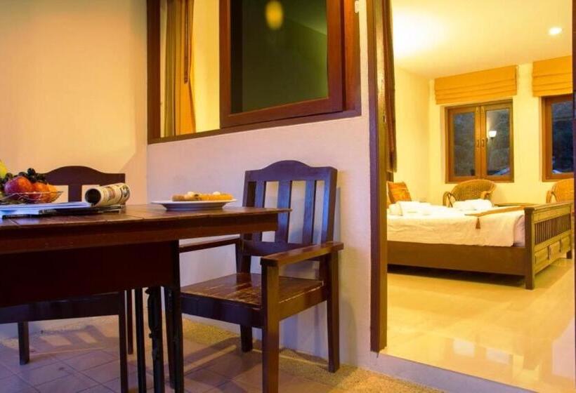 غرفة سوبيريور, Hathai House