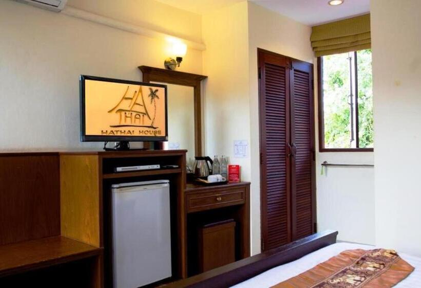 Quarto Estandar Vista Piscina, Hathai House