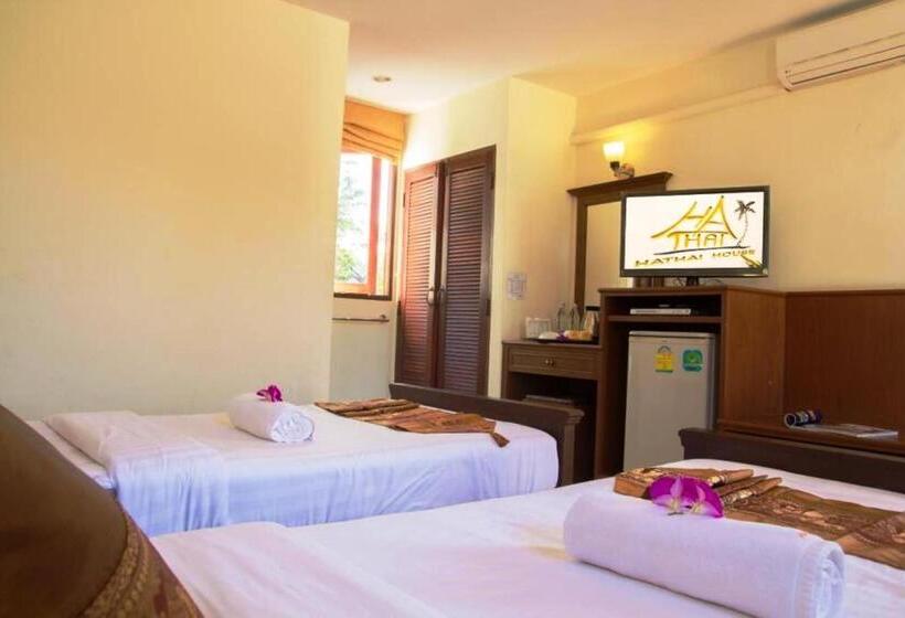 غرفة قياسية, Hathai House