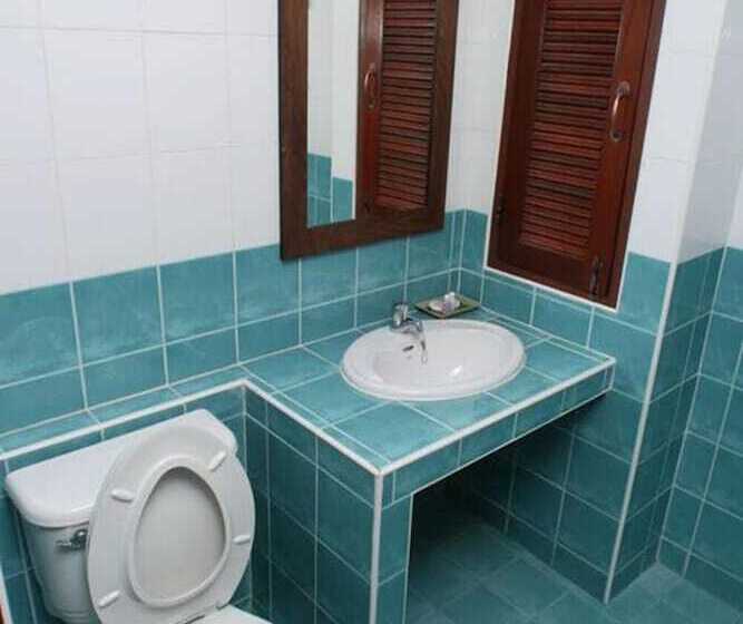 Quarto Estandar, Hathai House