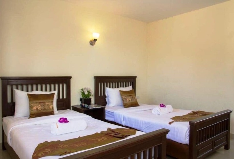 غرفة قياسية, Hathai House