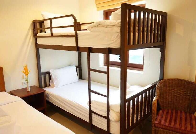 غرفة عائلية, Hathai House