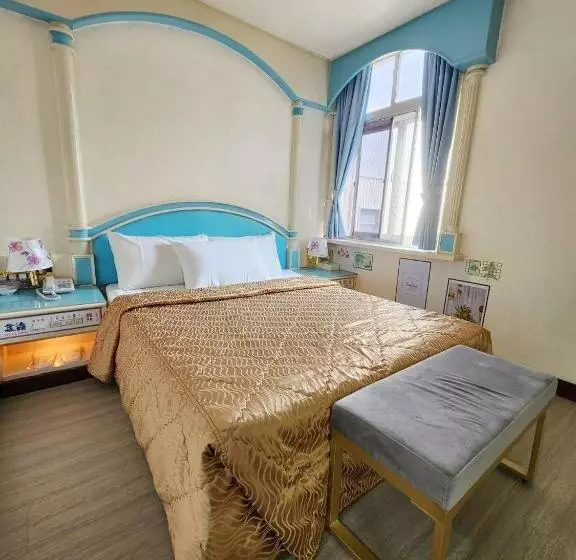 اتاق اکونومی, Hua Ku