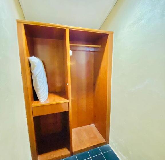 Студия Deluxe, Landcons
