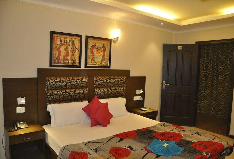 Executive Szoba, Pace