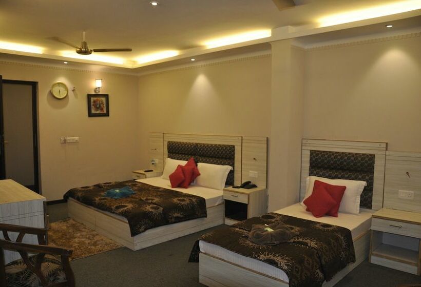 Executive Szoba, Pace