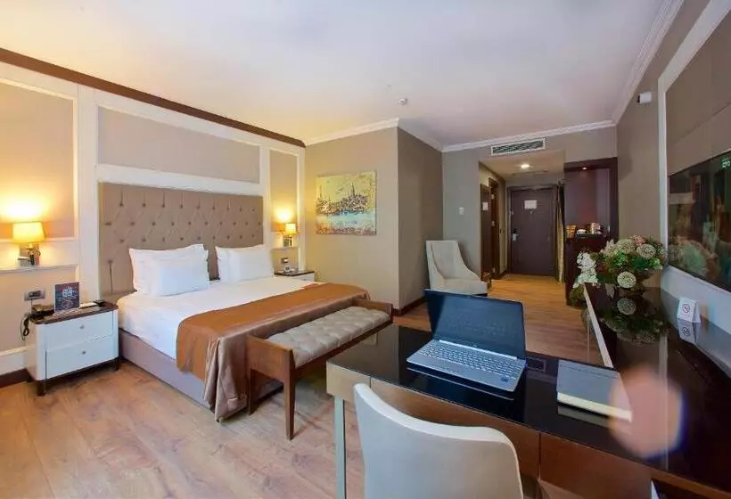 Deluxe Room King Size Bed