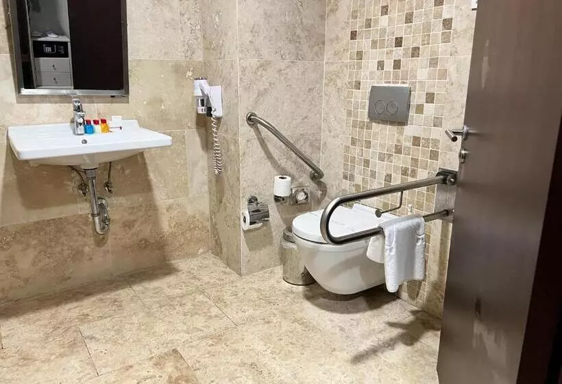 身障者適用ジュニアスイートルーム, Ramada By Wyndham Istanbul Merter