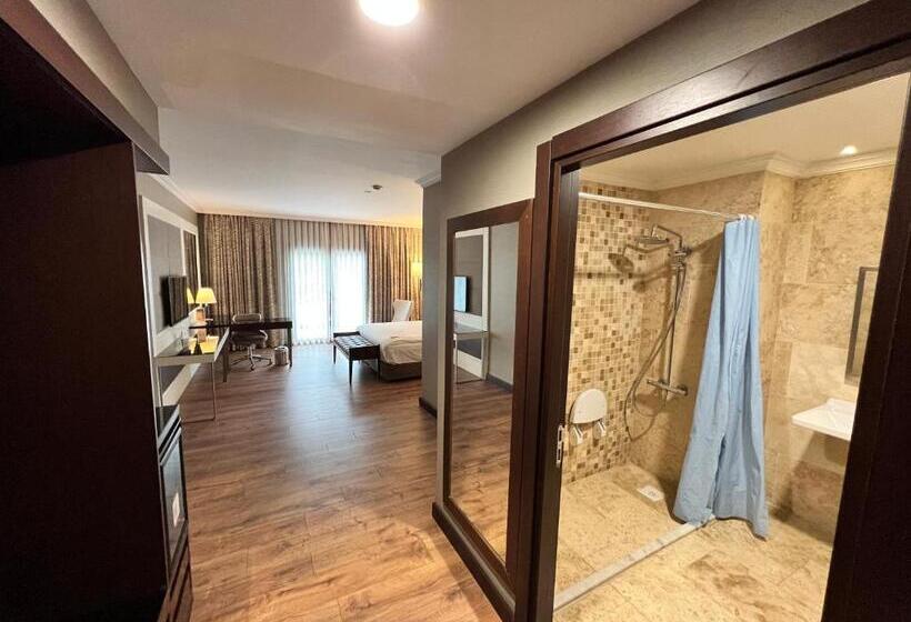 Junior Suite Adapted for people with reduced mobility, Ramada By Wyndham Istanbul Merter