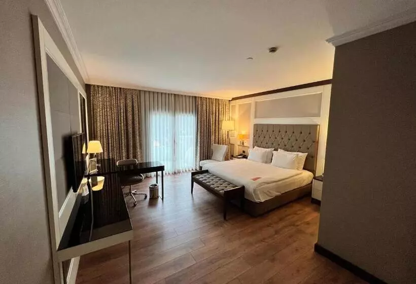 身障者適用ジュニアスイートルーム, Ramada By Wyndham Istanbul Merter