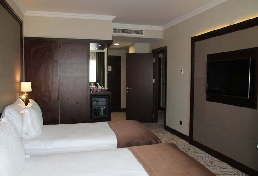 Standard Room Adapted for people with reduced mobility, Ramada By Wyndham Istanbul Merter