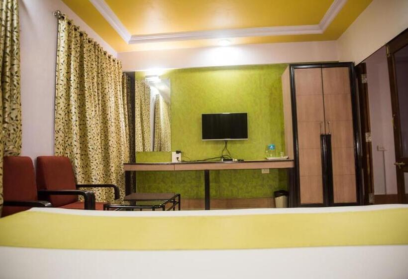 جناح إدارى, Super Townhouse Margao Near Railway Station Formerly Hotel Tanish