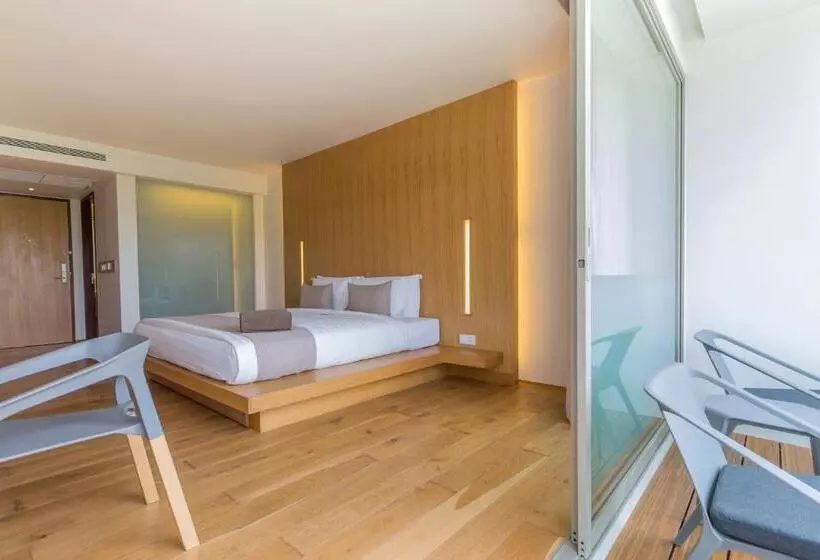 Deluxe Room with Balcony