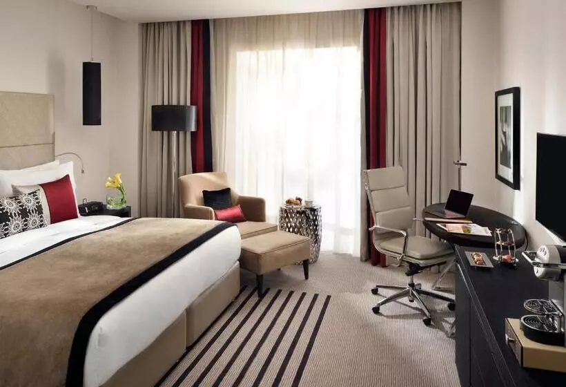 キングサイズベッドのデラックスルーム, Voco   Riyadh, An Ihg Hotel   فندق فوكو الرياض, احدى فنادق مجموعة إنتركونتيننتال