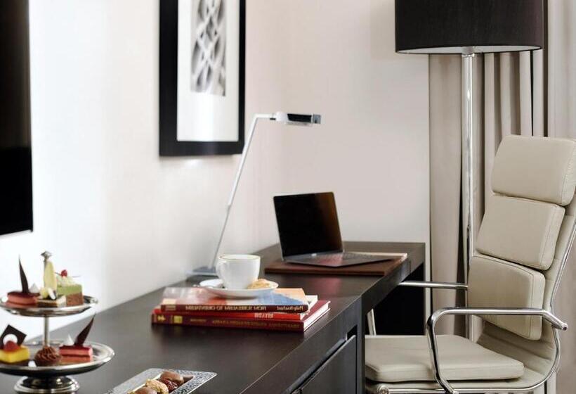 اتاق لوکس با تخت بزرگ, Voco Riyadh, An Ihg Hotel فندق فوكو الرياض, احدى فنادق مجموعة إنتركونتيننتال