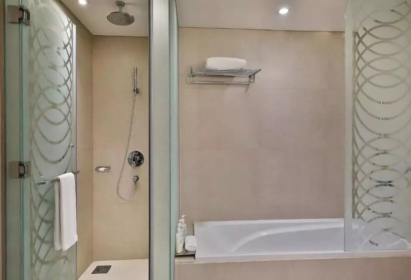 キングサイズベッドのスイートルーム, Voco   Riyadh, An Ihg Hotel   فندق فوكو الرياض, احدى فنادق مجموعة إنتركونتيننتال