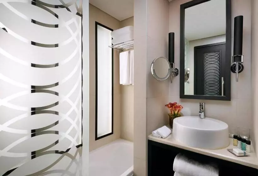 キングサイズベッドのスイートルーム, Voco   Riyadh, An Ihg Hotel   فندق فوكو الرياض, احدى فنادق مجموعة إنتركونتيننتال