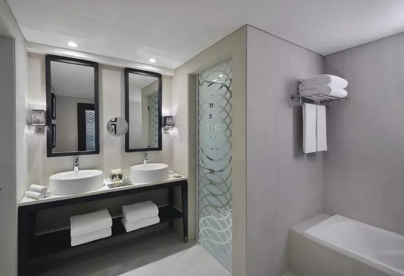 キングサイズベッドのスイートルーム, Voco   Riyadh, An Ihg Hotel   فندق فوكو الرياض, احدى فنادق مجموعة إنتركونتيننتال