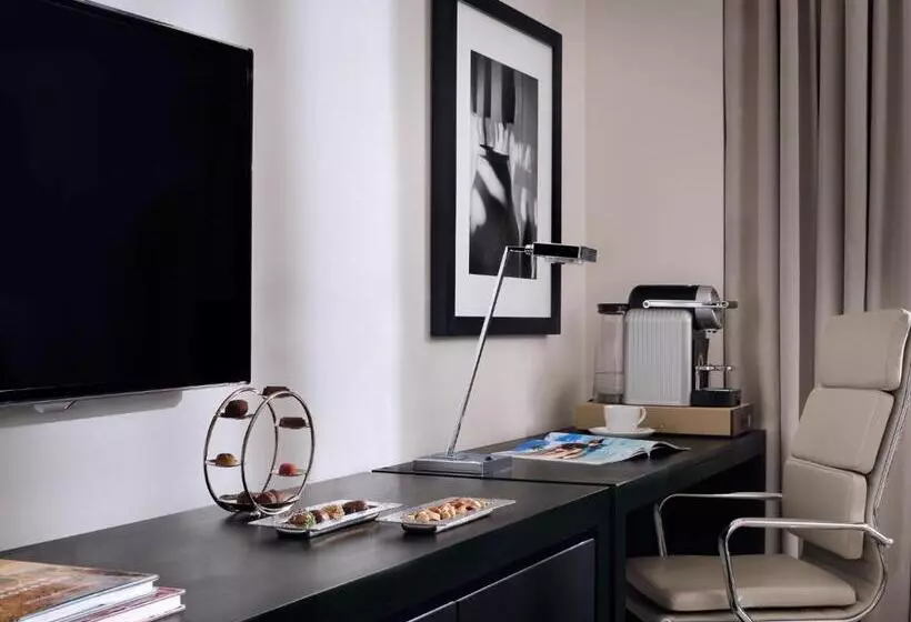 キングサイズベッドのスイートルーム, Voco   Riyadh, An Ihg Hotel   فندق فوكو الرياض, احدى فنادق مجموعة إنتركونتيننتال
